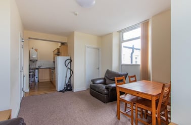 Newport Road, Roath, Cardiff - Image 2